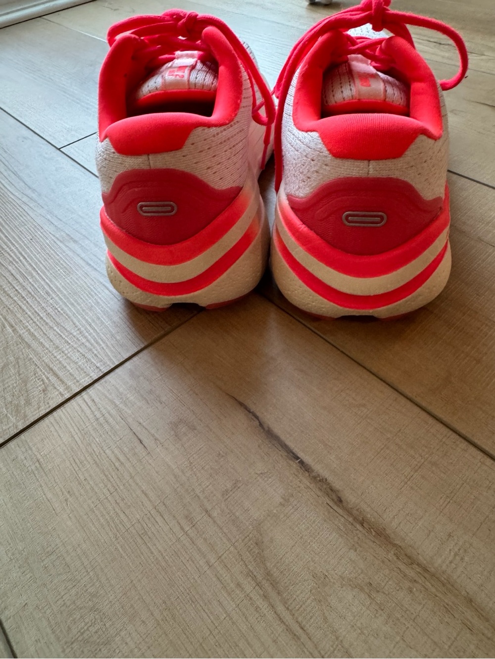 Brooks Ghost Max 2 Running Shoes White Pink Women’s Size 9 EU 40.5 - Picture 6 of 7